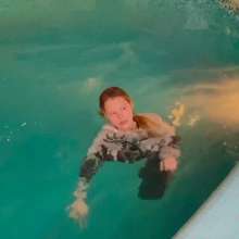 Wet Live Team: Alice Took a Dip in Her Outfit While Diving into the Pool