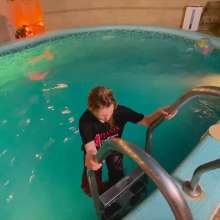 Wet Live Team: Alice Took a Dip in Her Outfit While Diving into the Pool