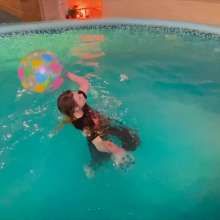 Wet Live Team: Alice Took a Dip in Her Outfit While Diving into the Pool
