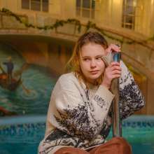 Wet Live Team: Alice Took a Dip in Her Outfit While Diving into the Pool