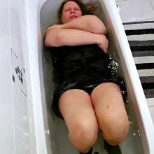 jde44: Bath Time