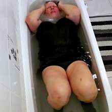 jde44: Bath Time