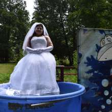 JD and Messy Andi: A Beautiful Bride Gets Dunked!