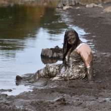 JD and Messy Andi: A Beautiful Bride in the Mud!