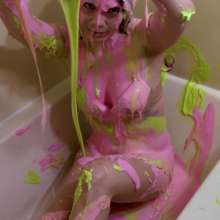 Miss Nicole: Messy Latina Meredith Is Slimed in the Tub