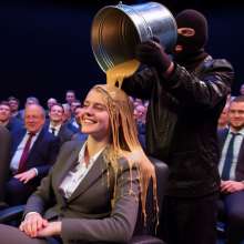 schneider: Mystery buckets gameshow