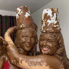 Wam Bagheera Studio: Sexy Layla and Moana Put 6kgs of Nutella in Their Hair