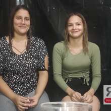 Ready2Wam Studio: Toss the Coin Messy Game with Maya and Diana