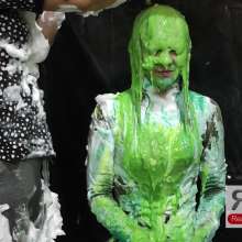 Ready2Wam Studio: Toss the Coin Messy Game with Maya and Diana