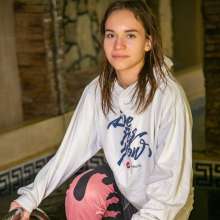 wet.look.me: Wetlook girl in wide jeans and white hooded sweat-shirt | Wetlook.biz