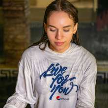 wet.look.me: Wetlook girl in wide jeans and white hooded sweat-shirt | Wetlook.biz