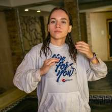 wet.look.me: Wetlook girl in wide jeans and white hooded sweat-shirt | Wetlook.biz