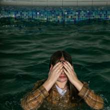 wet.look.me: Wetlook girl in Jeans dousing herself with a bucket of water | Wetlook.biz