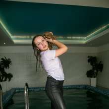 wet.look.me: Wetlook girl in Jeans dousing herself with a bucket of water | Wetlook.biz
