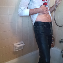 shinyslick_1999: Jeans and white long sleeve shirt getting wet!
