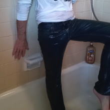 shinyslick_1999: Jeans and white long sleeve shirt getting wet!