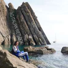 Ag Italian Wetlook: Leyla first time fully-clothed at the sea with sporty outfit!