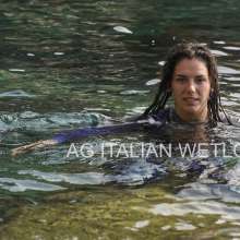 Ag Italian Wetlook: Leyla first time fully-clothed at the sea with sporty outfit!