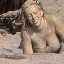FOXY: Fantastic mud video with Adele
