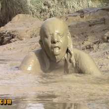 FOXY: Adele final video in mud