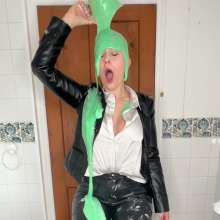 ErinMoore: Gunged in Leather on Gameshow