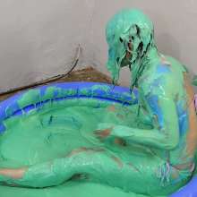 Ready2Wam Studio: Katty Messy Pool Challenge--Find the Coin