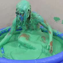 Ready2Wam Studio: Katty Messy Pool Challenge--Find the Coin