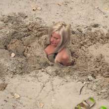 QS4Ever: Lucy Kitty in Beach Sand Trap