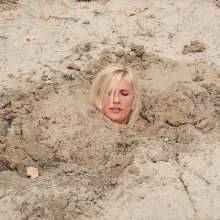 QS4Ever: Lucy Kitty in Beach Sand Trap