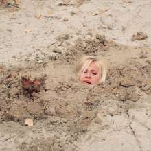 QS4Ever: Lucy Kitty in Beach Sand Trap