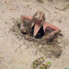 QS4Ever: Lucy Kitty in Beach Sand Trap