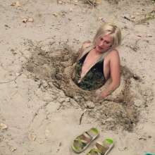 QS4Ever: Lucy Kitty in Beach Sand Trap