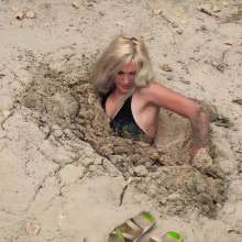 QS4Ever: Lucy Kitty in Beach Sand Trap
