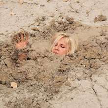 QS4Ever: Lucy Kitty in Beach Sand Trap
