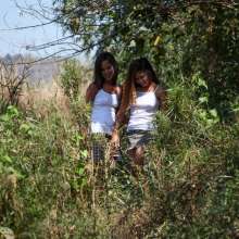 dlodoski: Shakira and Jenn in Goopy Mpvbleck--Photos