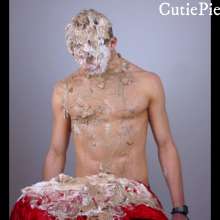 Cutiepied-production: Pierrot 6 : Face Pushed into Pies
