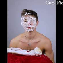 Cutiepied-production: Pierrot 6 : Face Pushed into Pies