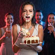 Sleazoid44: Cake Fight!