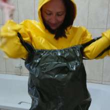 Thefetishgirl: Rain Wear Bath