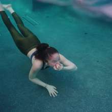 WetlookFashion: Wet Leggings Workout with Elena