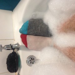 jamcustard22: Ooooppss odds socks in the bath