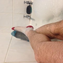 jamcustard22: Ooooppss odds socks in the bath