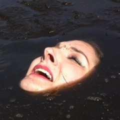 DIDVP_Leila: Sarah Michelle gets her boots muddy then sinks in the mud