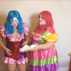 CandyCustard: Candy and Maria pie each other as clowns!
