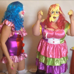 CandyCustard: Candy and Maria pie each other as clowns!