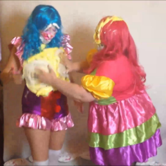 CandyCustard: Candy and Maria pie each other as clowns!