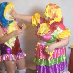 CandyCustard: Candy and Maria pie each other as clowns!