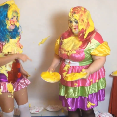 CandyCustard: Candy and Maria pie each other as clowns!