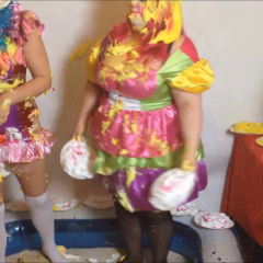 CandyCustard: Candy and Maria pie each other as clowns!