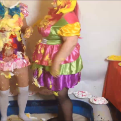 CandyCustard: Candy and Maria pie each other as clowns!
